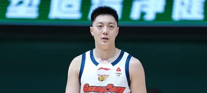 广东被同曦逆转防守出大问题！内外线防不住，战术毫无针对！