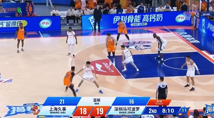拉塞尔CBA首秀23投7中砍21分 遭深圳中锋大帽