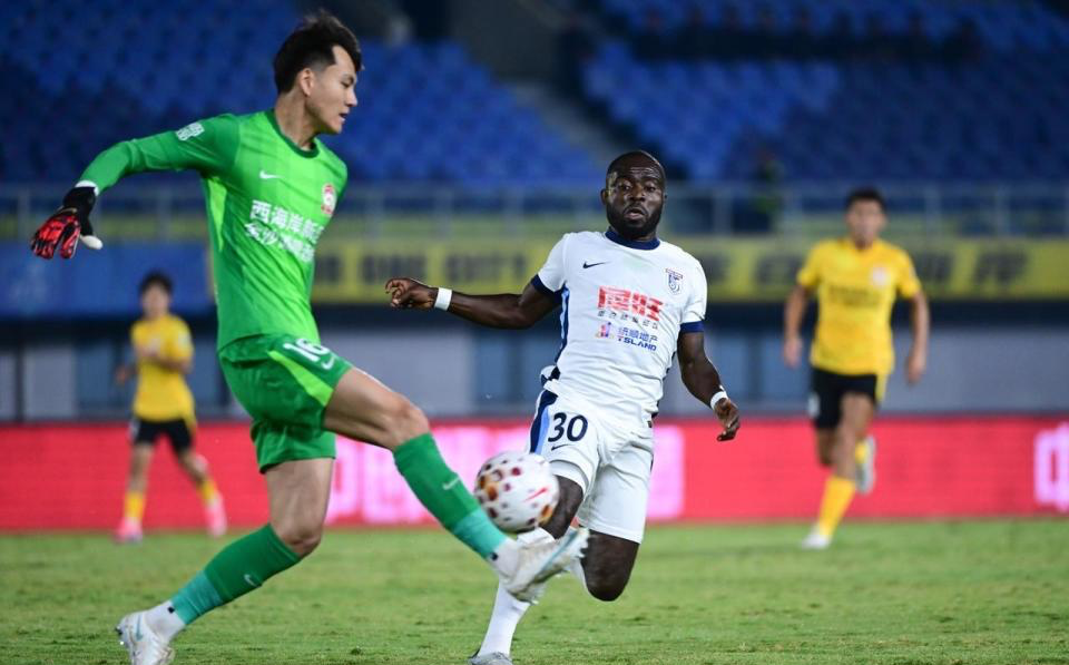 22岁国门李昊苦笑！亚运后首秀献3次神扑+仍丢4球，失望直接离场